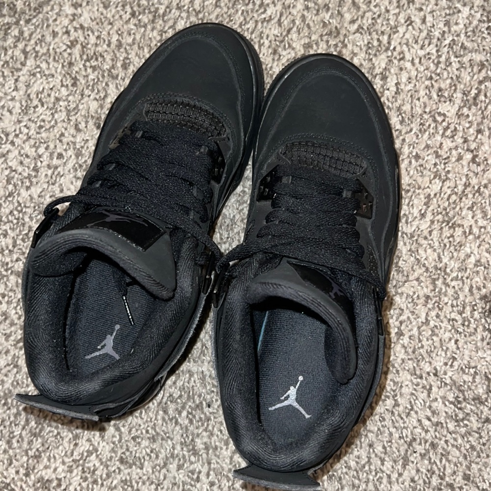 Black cat Jordan’s retro 4